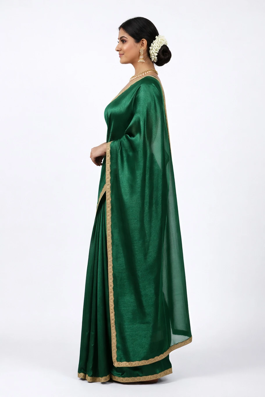 Mohar Solid/Plain Daily Wear Velvet Saree (Green)